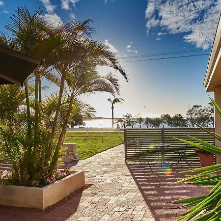 Api Pelican Beach Front Apartments 卡尔巴里 外观 照片