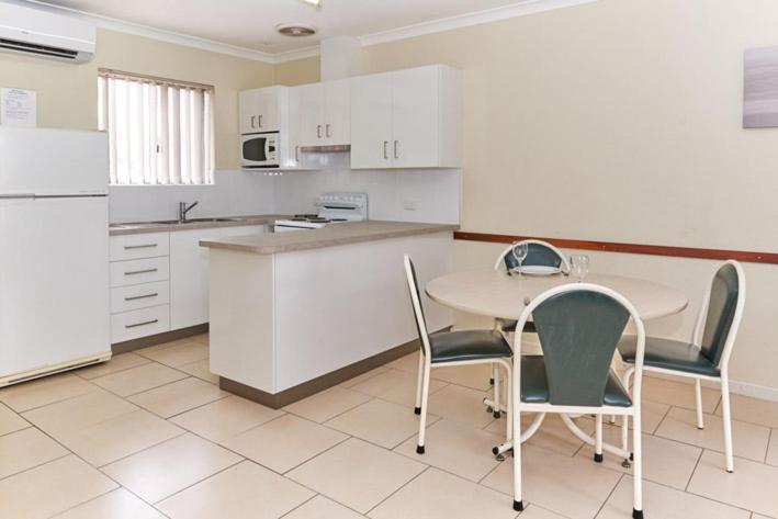 Api Pelican Beach Front Apartments 卡尔巴里 外观 照片