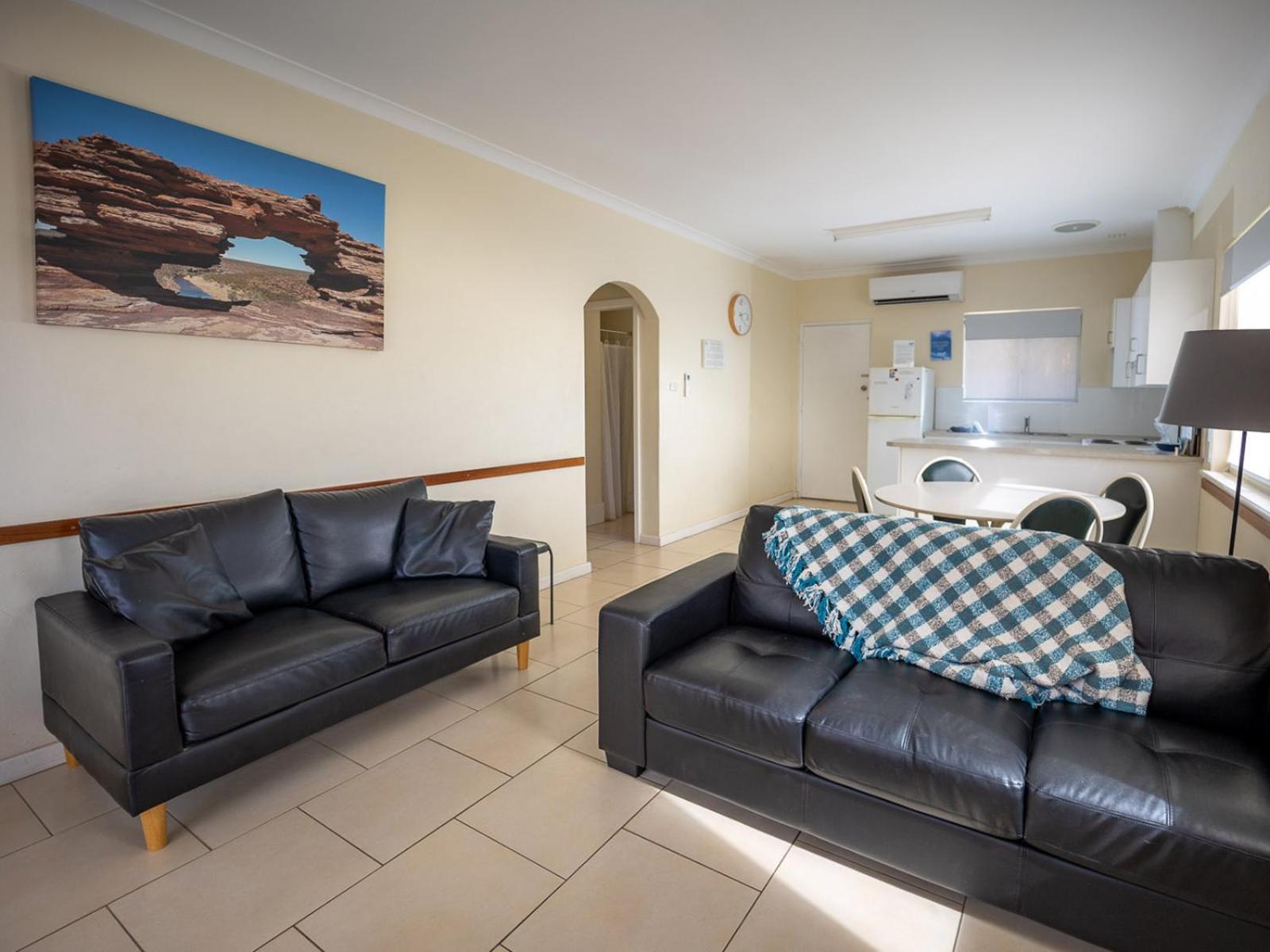 Api Pelican Beach Front Apartments 卡尔巴里 外观 照片