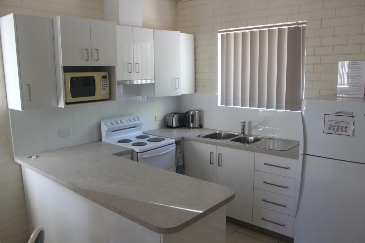Api Pelican Beach Front Apartments 卡尔巴里 外观 照片